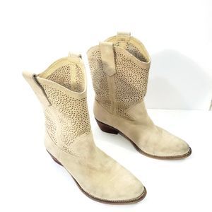 Sole Society Chunky Heel  Leather laser Cut slip on  boots size 8 B